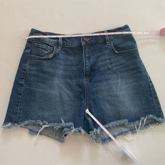 LOFT Mid Rise, Medium Rinse, Frayed, Raw Hem, Denim/Jean Shorts 27 - Picture 9 of 13